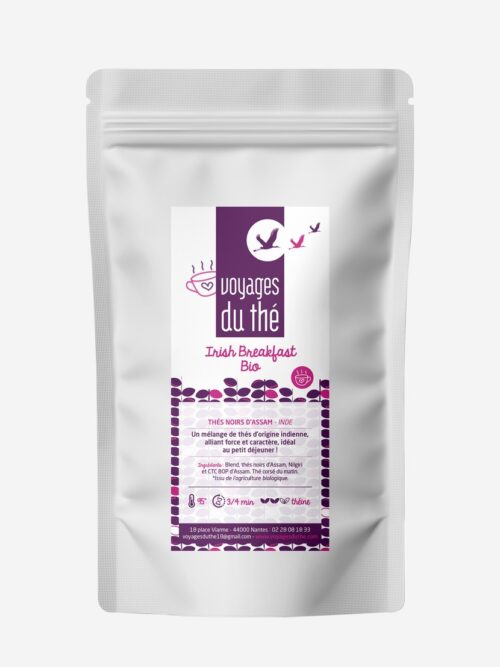 Sachet de thé noir Bio Irish Breakfast par Voyages du thé, mélange corsé d'Assam et Nilgiri idéal pour le petit-déjeuner.
