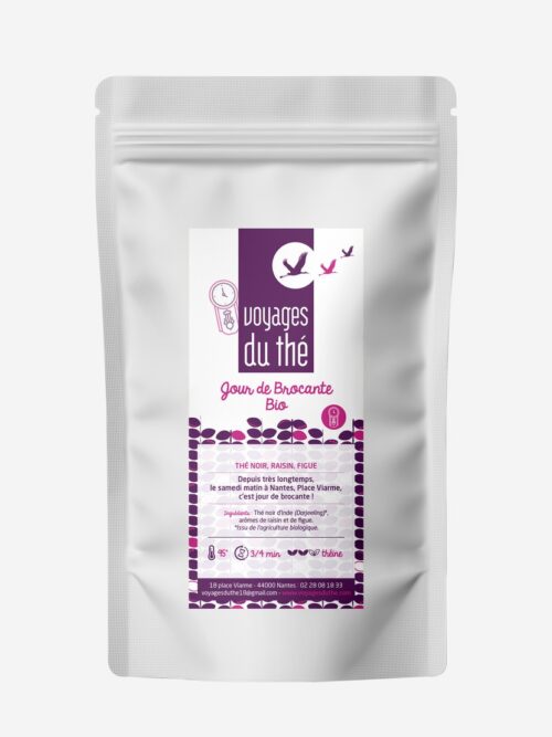 Sachet de thé noir Bio Jour de Brocante par Voyages du thé, un Darjeeling gourmand aux notes de raisin et de figue, hommage au marché de la Place Viarme à Nantes.