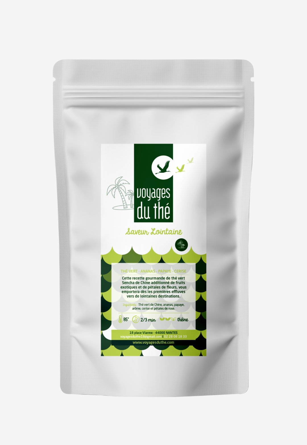 Sachet de thé vert Saveur Lointaine par Voyages du thé, mélange gourmand de thé vert Sencha, ananas, papaye, cerise et pétales de rose.